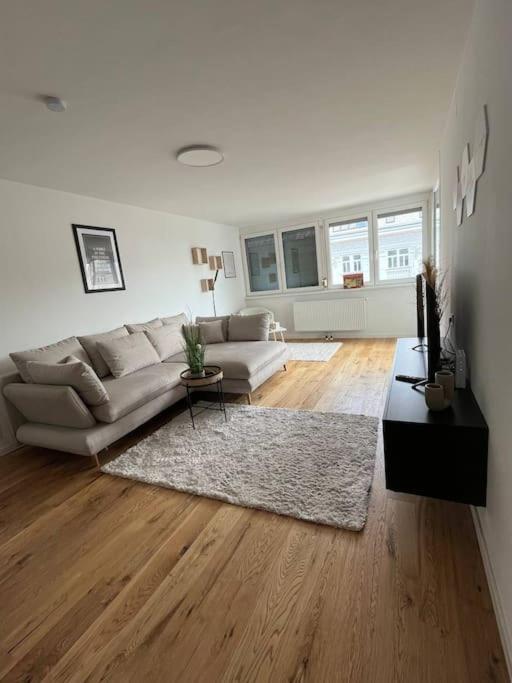 Farawayhomes #h1 Vienna